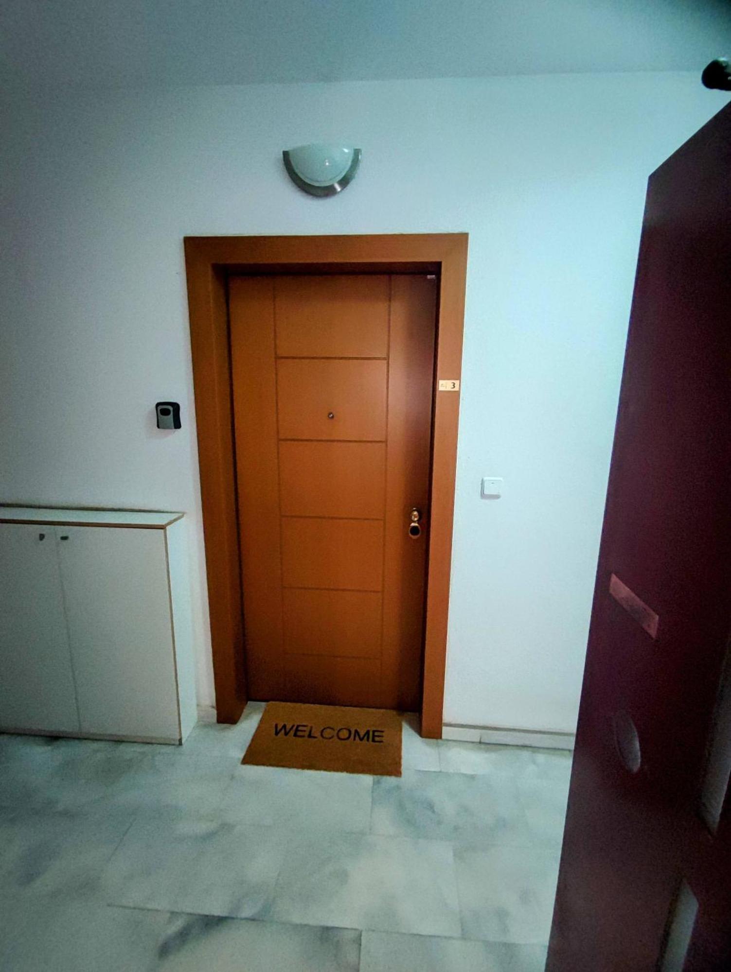 Cozy Apt! Friends & Family - Private Paid Parking * Saloniki