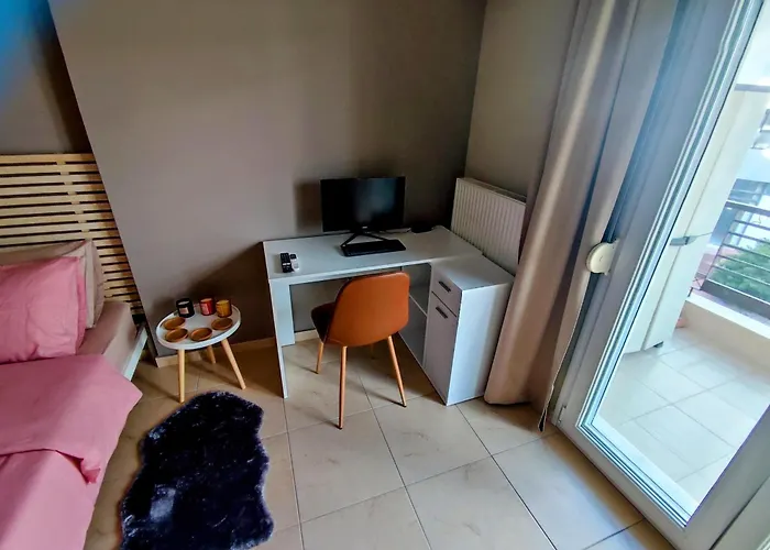 Cozy Apt! Friends & Family - Private Paid Parking
